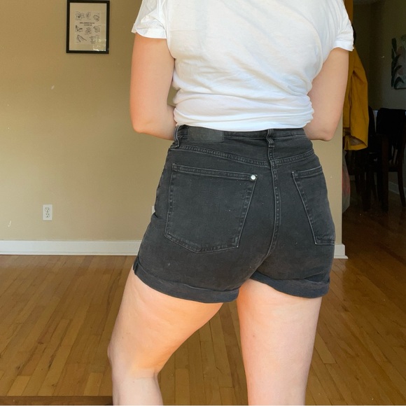 H&M High Waisted Shorts - Size 4 - Picture 2 of 5